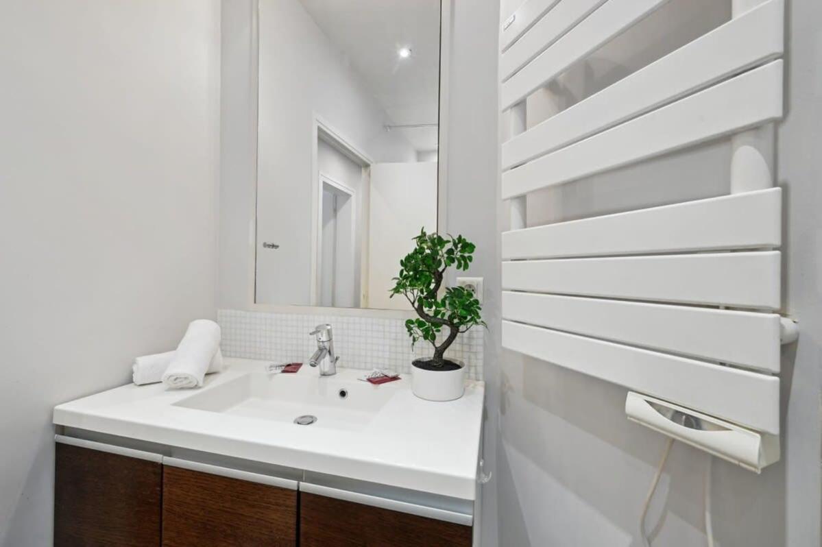 1Br Champs-Elysees - Cityapartmentstay Parigi Esterno foto
